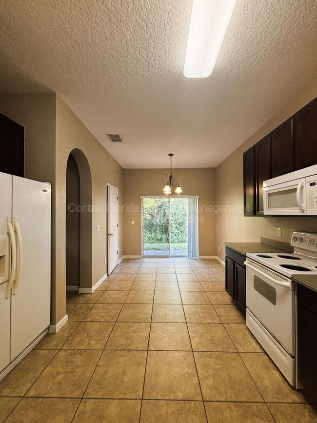 Photo - 16183 Old Ash Loop