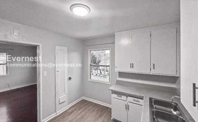 Photo - 6618 Laird Ave