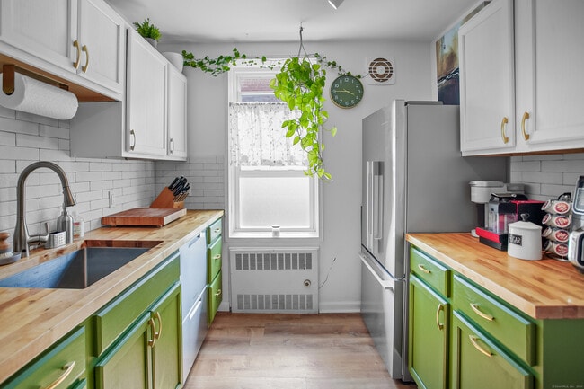 Building Photo - 7 4th St Unit APT 5F