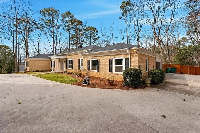 Photo - Room in House on River Park Dr