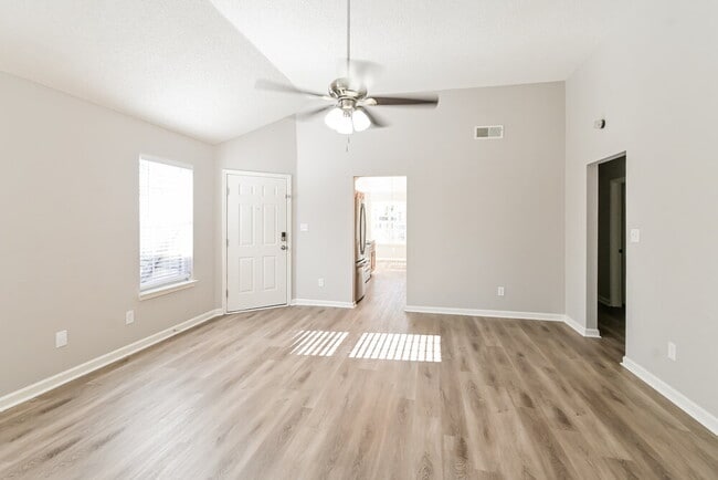 Photo - 5856 Kayla Dr