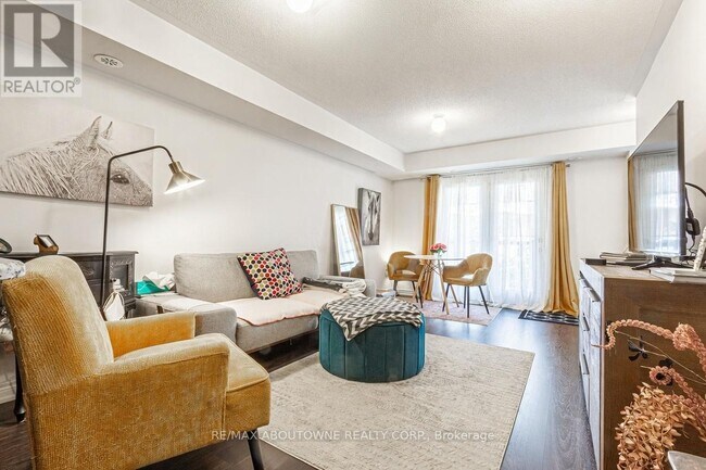 Photo - 2480 Post Rd