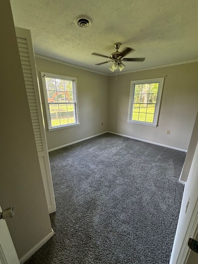 Photo - 985 Pineland Ave