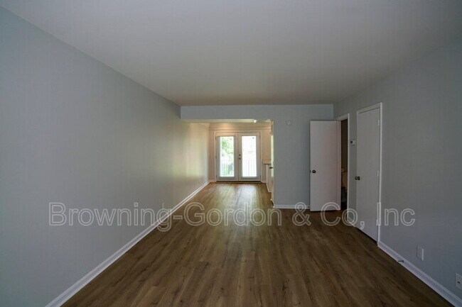 Photo - 5025 Hillsboro Dr Unit #17-K