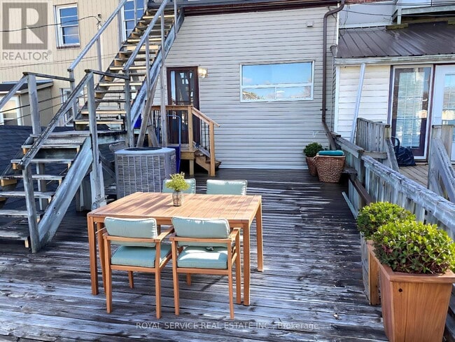 Photo - 36 King St W