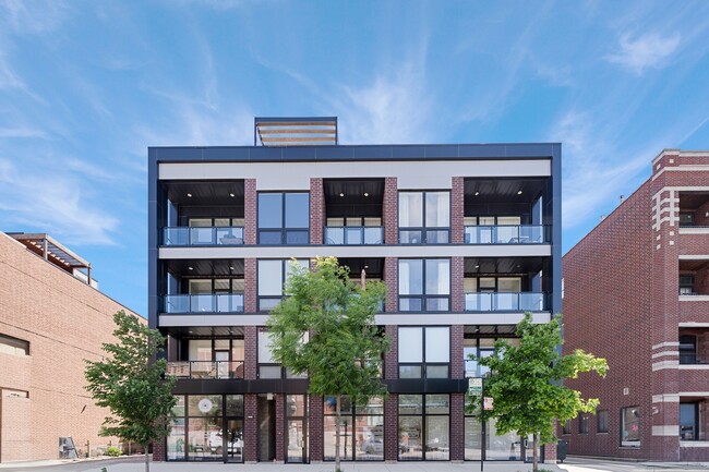 Building Photo - 2958 N Lincoln Ave Unit 3C Rental