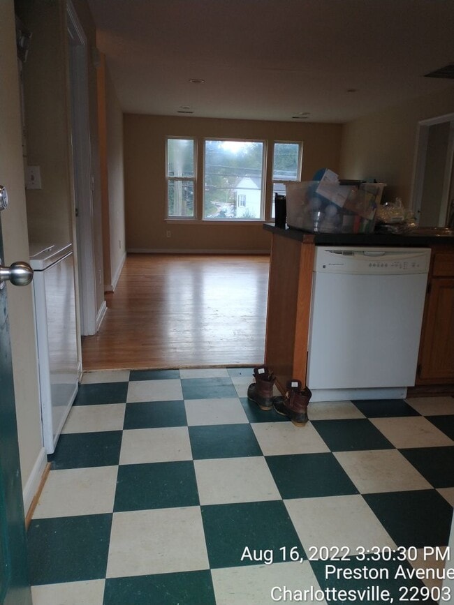 Building Photo - 1100 Preston Ave Rental
