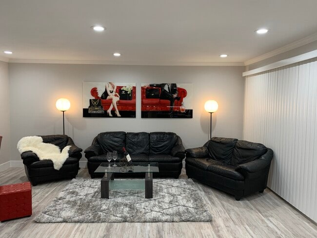 Building Photo - 1223 Bonanza Ave Unit 12