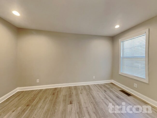 Photo - 189 Bonnell Dr