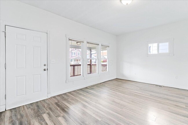 Photo - 866 E Starr Ave