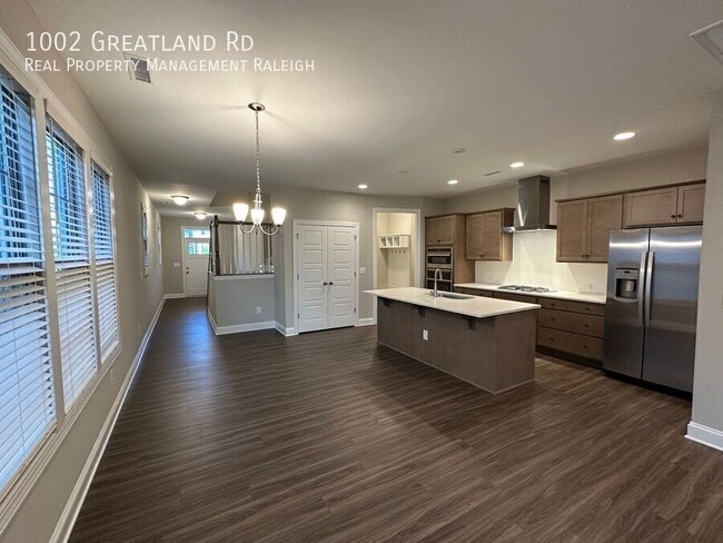 Photo - 1002 Greatland Rd
