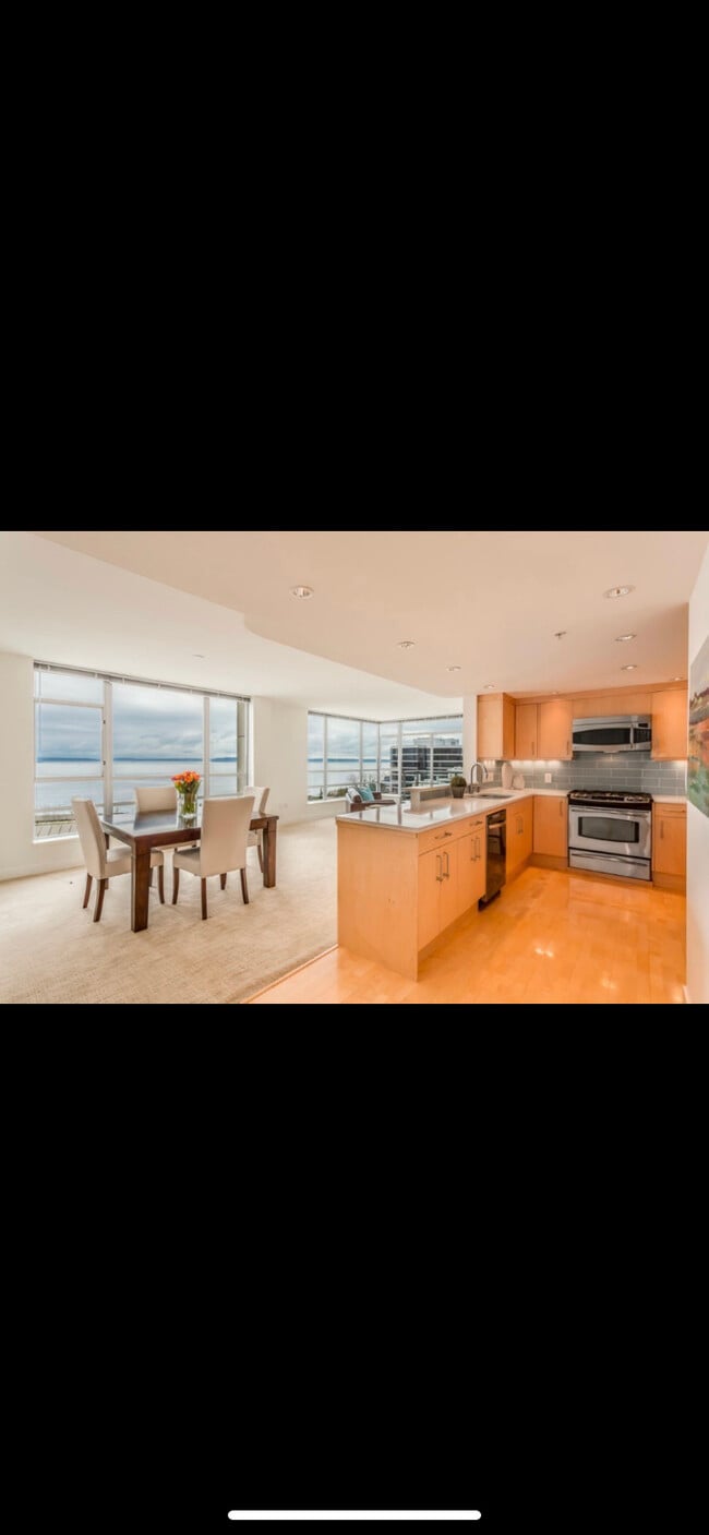 Building Photo - 2929 1st Ave Unit Apt 500