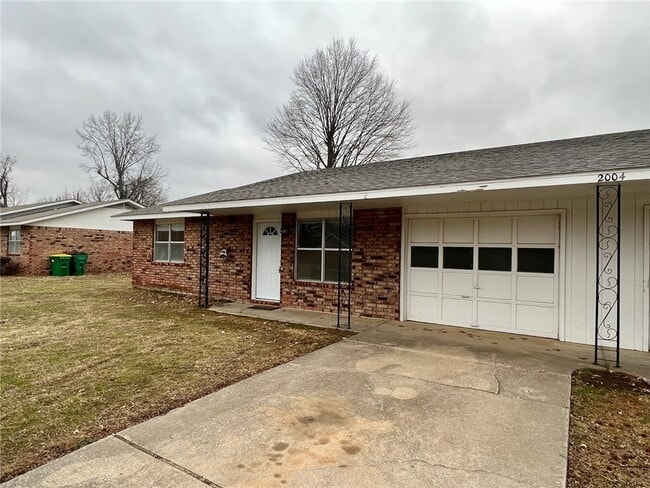 2004 Horseshoe Dr