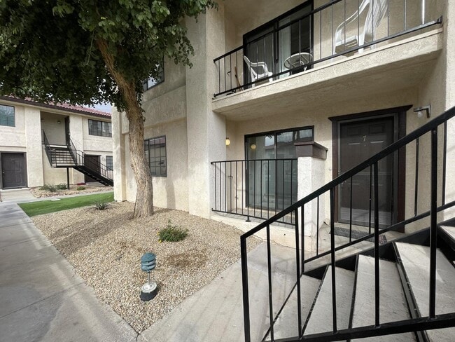Gated community with a pool, 2 bed 1 bath