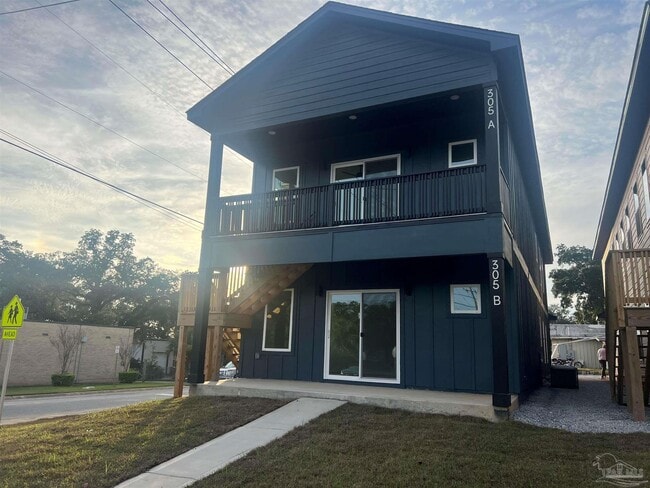 Building Photo - 305 N Pace Blvd