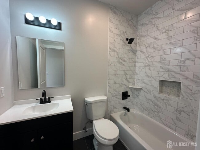 Photo - 213 French St Unidad 2