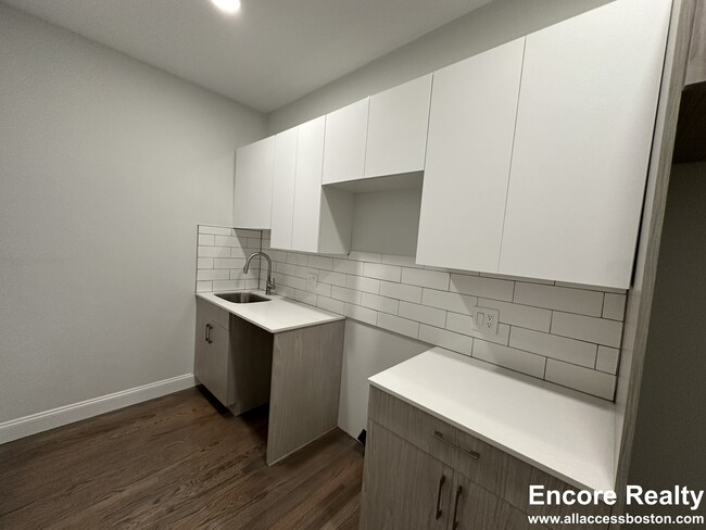 Building Photo - 108 Jersey St Unit 14