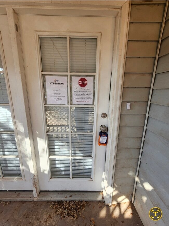 Photo - 3 bed 2 bath 2 story townhome, 1 carport