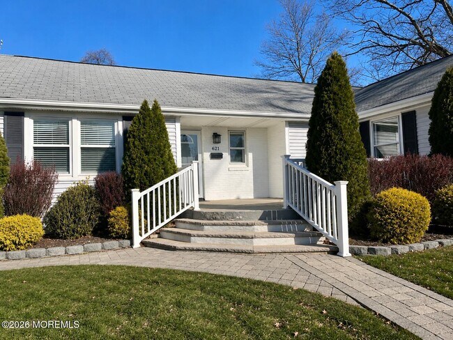 Photo - 621 Myrtle Ave