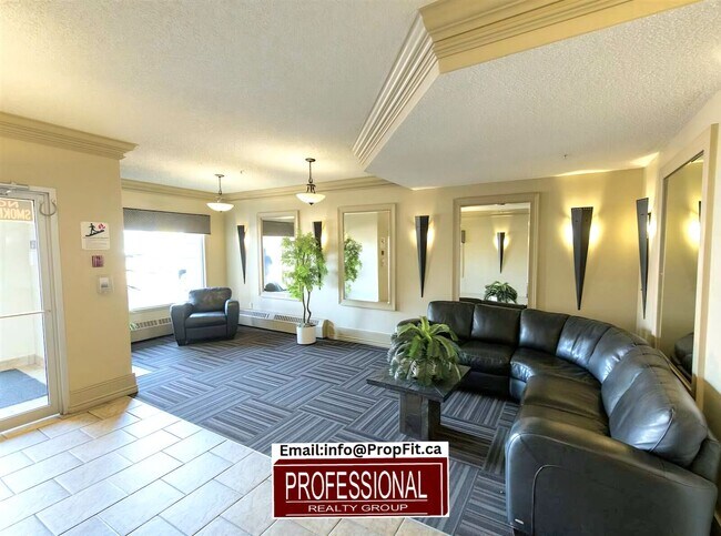 Photo - 16807 100 Av NW