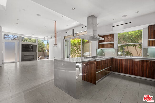 Building Photo - 1217 Cabrillo Ave