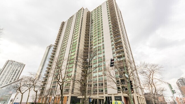 Building Photo - 1255 N Sandburg Terrace Unit 1907E Rental