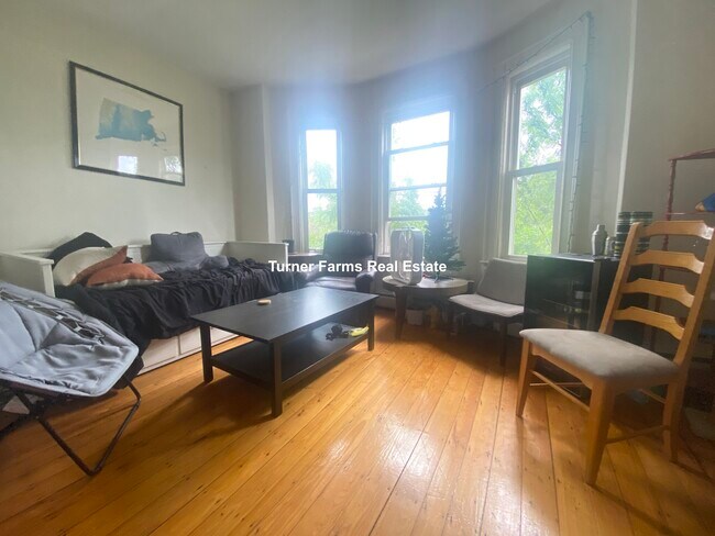 Building Photo - 108 Central St Unit 3R Rental