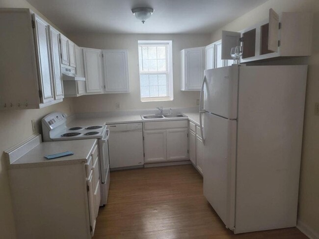 Building Photo - 610 Race St