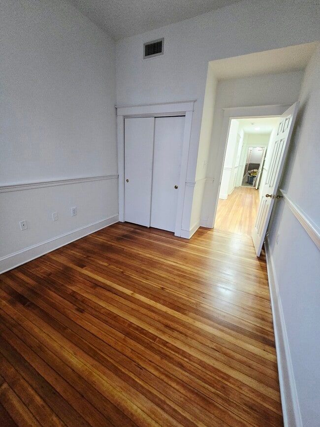 Photo - 101 S Saint Asaph St Unidad #2