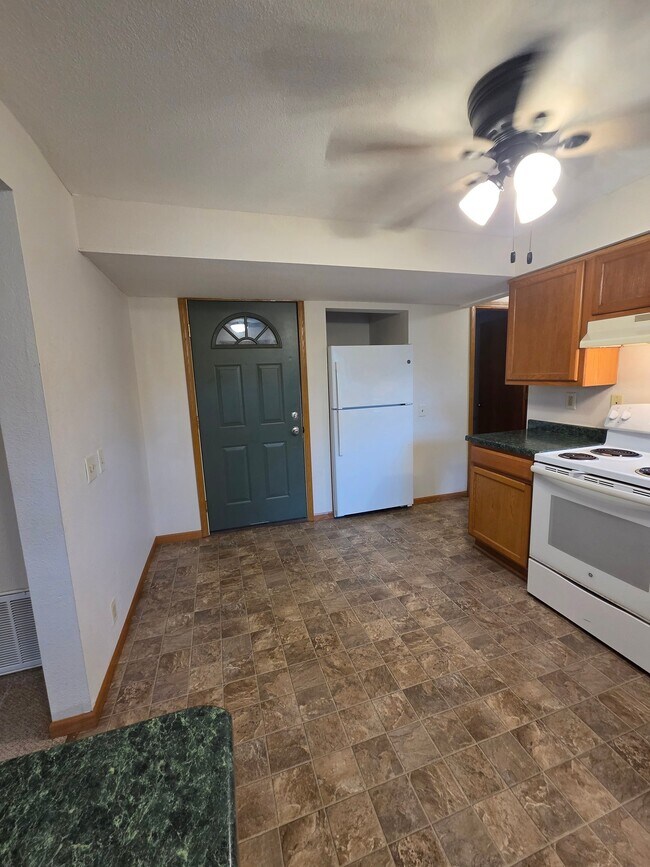 502 E Cook St Unit Lower