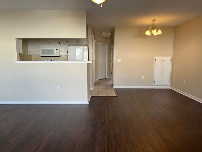 Photo - 121 S Springview Dr