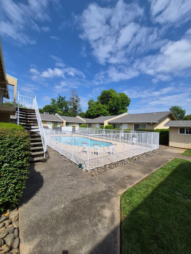 Building Photo - 2510 Hartnell Ave Unit 9