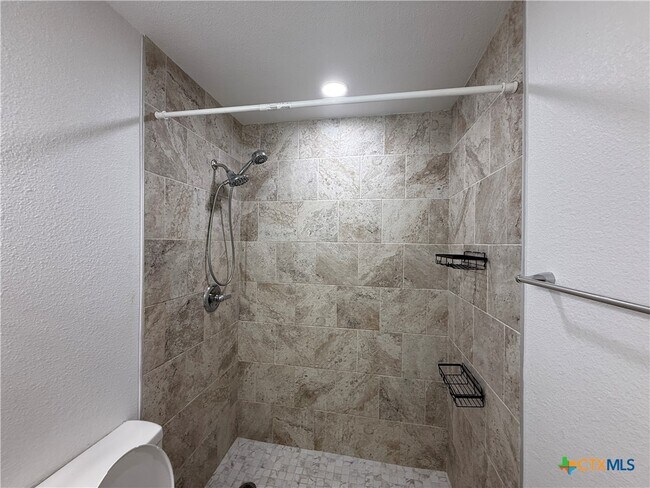 Photo - 560 Wickford Way