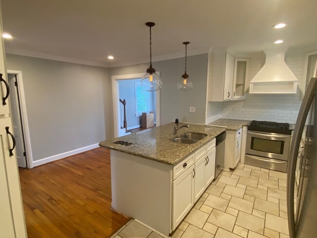 Photo - 4 Bedroom, 2 Bath Updated home in Jordan/Johnson area