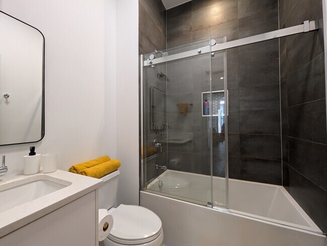 Photo - 2120 W Belmont Ave Unit 3F