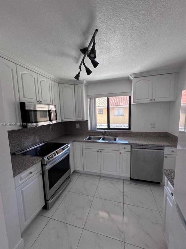 Photo - 2740 W 61st St Unit 204