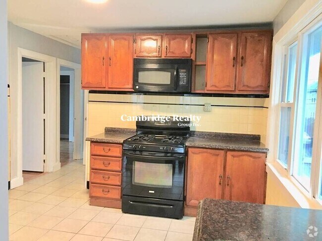 Building Photo - 62 Woods Ave Unit 2T Rental