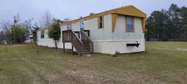 Building Photo - South Oak MHP Unit B7