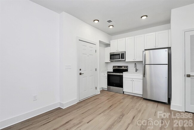 Building Photo - 3515 Markland Dr Unit 106