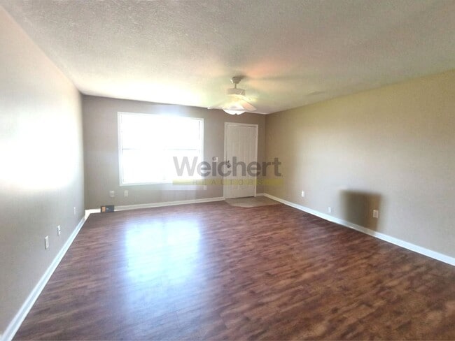 Photo - 3Bed/2Bath w/ fenced backyard
