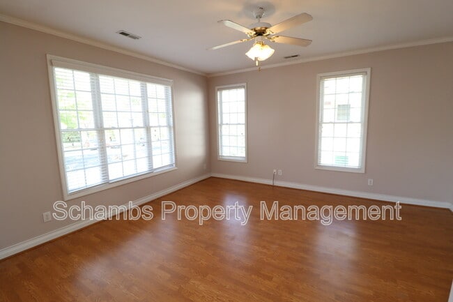 Photo - 2121 Kudrow Ln