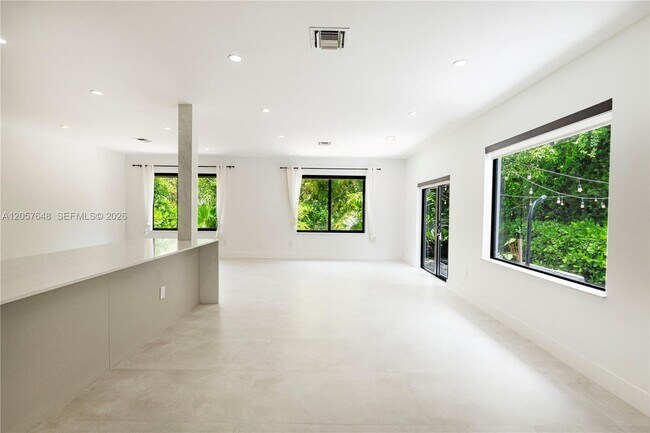 Photo - 925 Algaringo Ave
