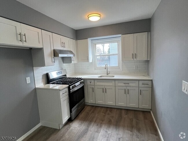 Building Photo - 17 Hayes Ave Rental