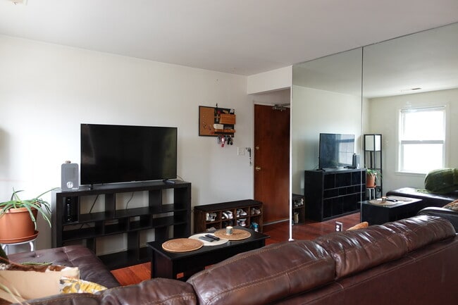 Photo - 2001 Fort Davis St SE