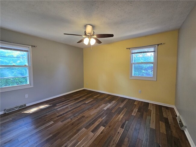 Photo - 9 Hepatica Ln