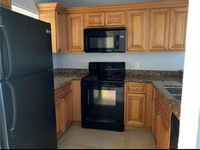 Photo - 1455 Lake Crystal Dr Unit H