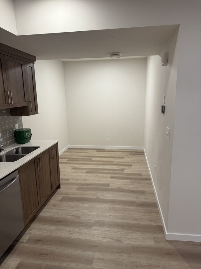 Photo - 12305-12119 119 Ave NW