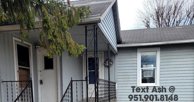 Building Photo - 2202 Silver St Unit B