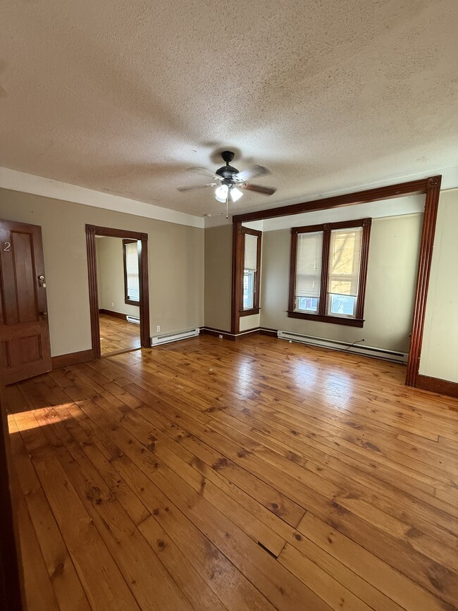 Building Photo - 17 Sunnyside Ave Unit 3 BR 1 Bath Apartment