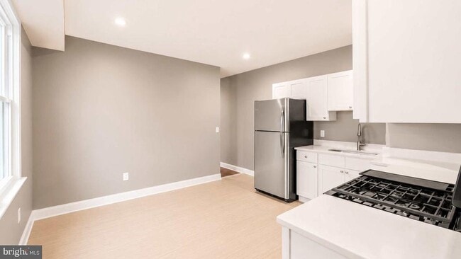 Photo - 209 Woodlawn Ave